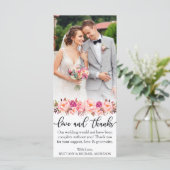 愛と感謝していフローラピンク結婚の写真カード カード (スタンド正面)