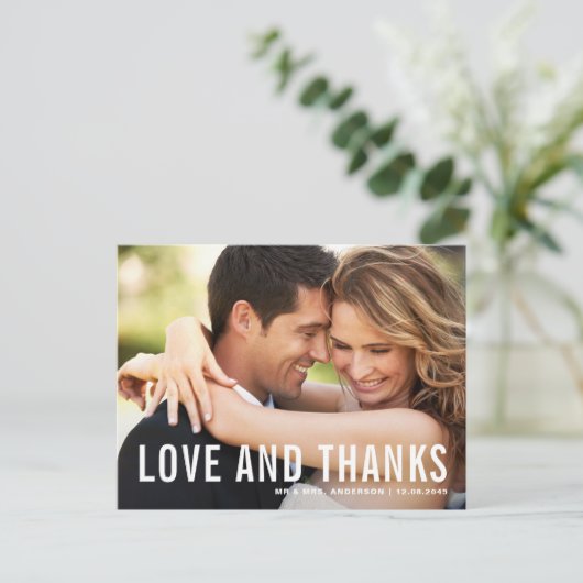 愛と感謝していモダンタイポグラフィ写真結婚の ポストカード (スタンド正面)