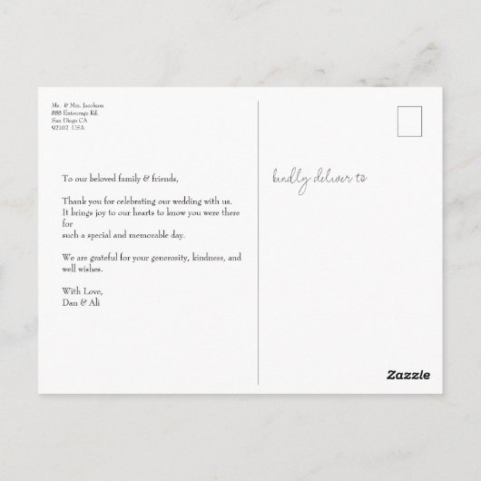 愛と感謝に満ちた、モーディで縦長のウェディングフォトグラフィー ポストカード (裏面)