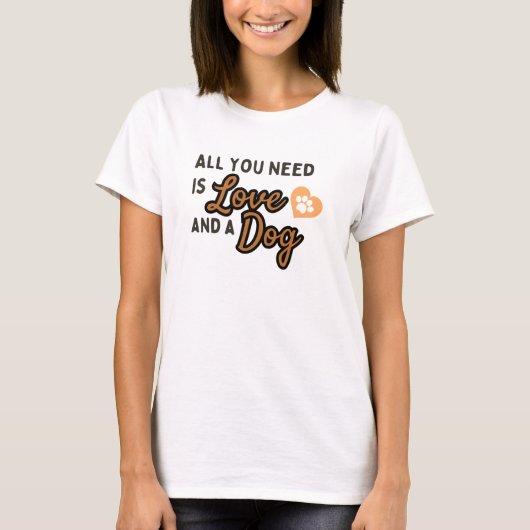 愛と犬があればすべてうまくいく Tシャツ (正面)
