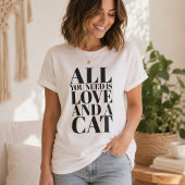 愛と猫さえあればそれでいいのよ Tシャツ
