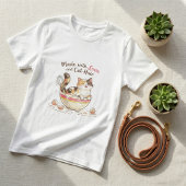 愛と猫の毛で作られました 面白い猫ママ Tシャツ