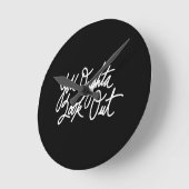 愛によるYOLO私 ラウンド壁時計 (傾斜)