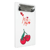 愛のおもしろいさくらんぼ。 ミニクリップボード (アングル)