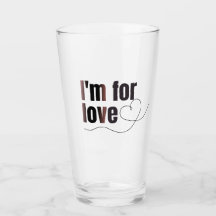 愛のためのガラスカップイン。美しい碑文