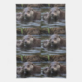 **「愛のエイドロフト：ミイラとベビーオッター」** キッチンタオル (縦)