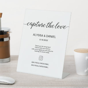 愛のソーシャルメディ結婚アのハッシュタグをキャプチャ 台座サイン