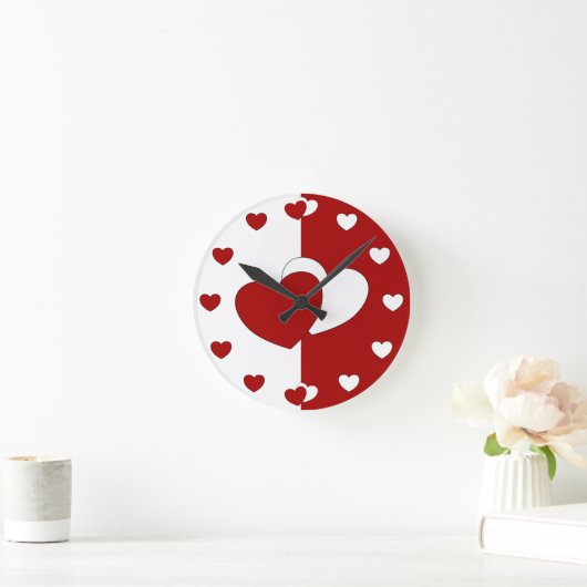 愛のハートのまわりにザクロック – ク赤と白ロック ラウンド壁時計 (ホーム)