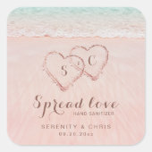 愛のハートを砂のビーチ結婚式に広げる スクエアシール (正面)
