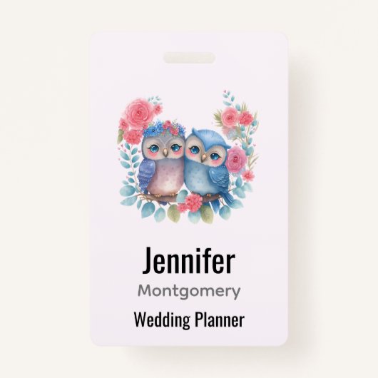 愛のフクロウが木の枝に座る バッジ (裏面)