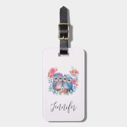 愛のフクロウが木の枝に座る ラゲッジタグ (正面縦)