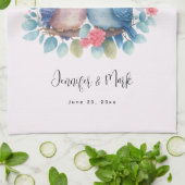 愛のフクロウが木の枝に座結婚る キッチンタオル (折り畳み)