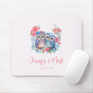 愛のフクロウが木の枝に座結婚る マウスパッド