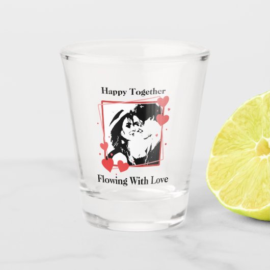 愛のフレームと一緒に流れて幸せハート ショットグラス (正面)