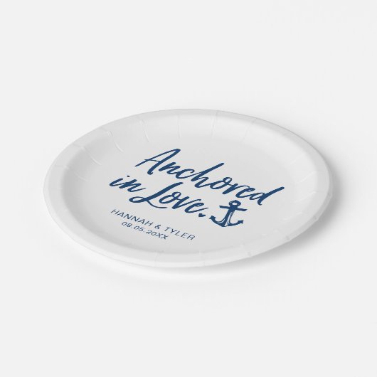 愛の中にアンカーされたビーチ航海の結婚の ペーパープレート (アングル)