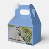 "愛の中を歩く"道路の上にカジュアルひま結婚わ フェイバーボックス (裏面サイド)