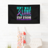 愛の人は一人で歩かないティール(緑がかった色)紫の自殺 横断幕 (インサイチュ)