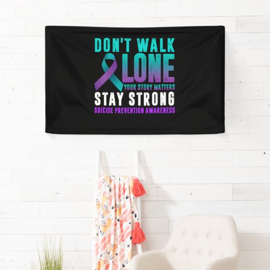 愛の人は一人で歩かないティール（緑がかった色）紫の自殺 横断幕 (インサイチュ)