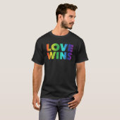 愛の勝利 – ヴィンテージ、LBGTQ、同性愛者、ゲイプライド雨 Tシャツ (正面フル)