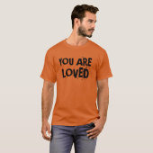 愛の名言 あなたは家族に愛されています Tシャツ (正面フル)