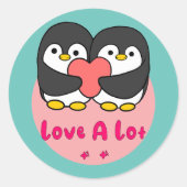 愛の多くのかわいいかわいいペンギン保持赤いハート ラウンドシール (正面)