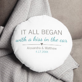 愛の始まり ロマンチックなバレンタインデーのカップル ラウンドクッション