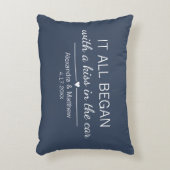 愛の始まり ロマンチックなペアのための特別なギフト アクセントクッション (正面(垂直))