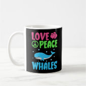 愛の平和クジラかわいい海獣クジラの恋人 コーヒーマグカップ (左)