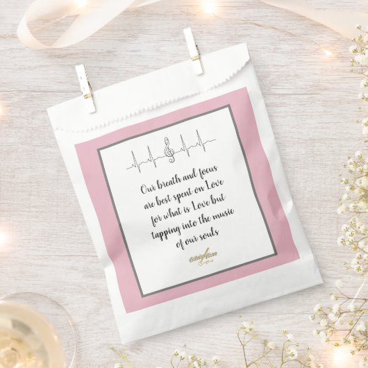 愛の恩恵バッグへのオード 詩人アドゥエラ・アコオ作 フェイバーバッグ (クリップ留めされた状態)