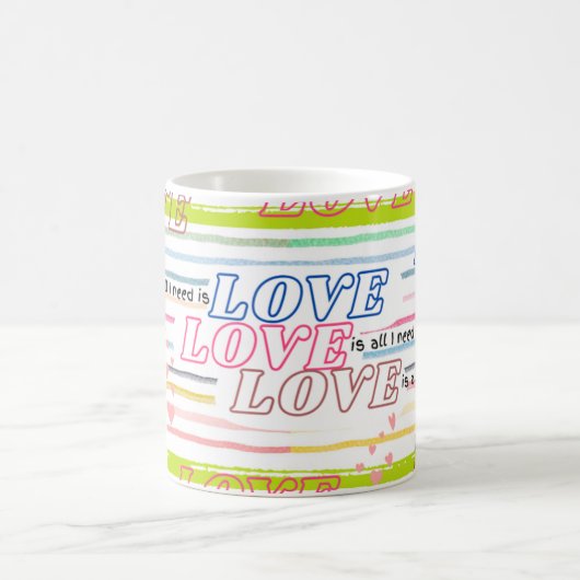 愛の愛をテーマにしたマグカップを必要とするすべてのもの コーヒーマグカップ (中央)