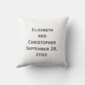 愛の矢をパーソナライズ結婚した婚約カップル クッション (裏面)