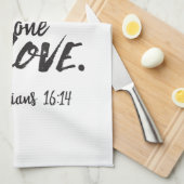 愛の行動 – 1コリント16:14 感動的 キッチンタオル (四つ折り)