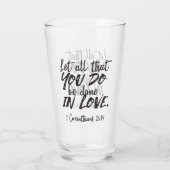 愛の行動 – 1コリント16:14 感動的 タンブラーグラス (裏面)