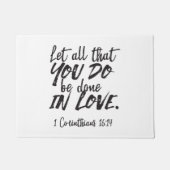 愛の行動 – 1コリント16:14 感動的 ドアマット (正面)