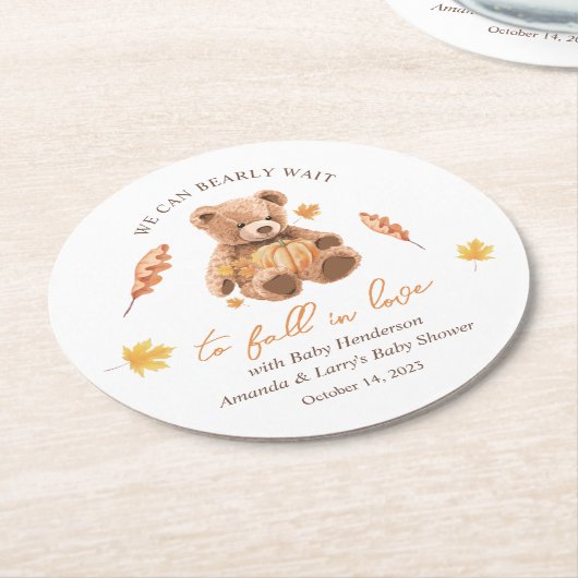 愛の赤ちゃんシャワーで秋を待つことができる ラウンドペーパーコースター (アングル)