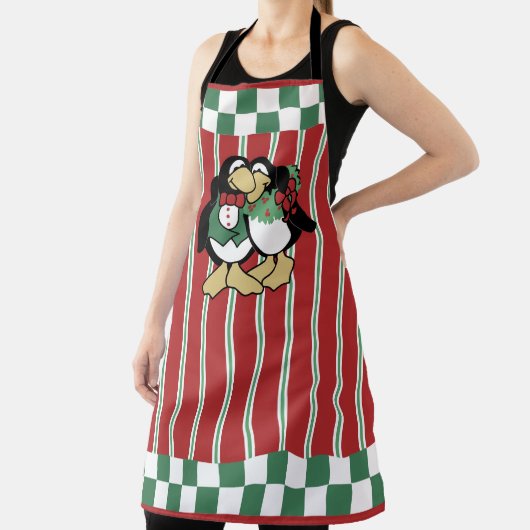 愛の赤に包まれた可愛いクリスマスペンギンストライプのカップル エプロン (インサイチュ)