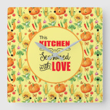 愛の野菜の柄で味付けされたキッチン