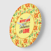 愛の野菜の柄で味付けされたキッチン ラージ壁時計 (傾斜)