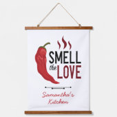 愛の香りを漂わせる赤チリ 吊り下げ型タペストリー (正面)