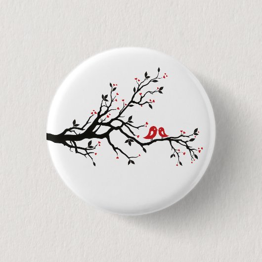 愛の鳥オンブランチ – ロマンチックな赤いハートツリーアート 缶バッジ (正面)