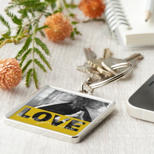 愛はあなたがマスタードの黄色い写真を必要とするすべてです キーホルダー (側面)