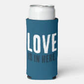 愛はここにある。おもしろい引用文。青と白 スリム缶クーラー (Seltzer正面)