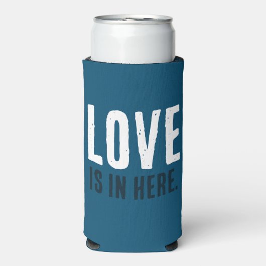 愛はここにある。おもしろい引用文。青と白 スリム缶クーラー (Seltzer正面)