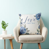 愛はここに住んでいる – 青いバラ クッション (椅子)