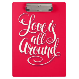 愛はすべてのスクリプトのまわりにレタリングピンク クリップボード