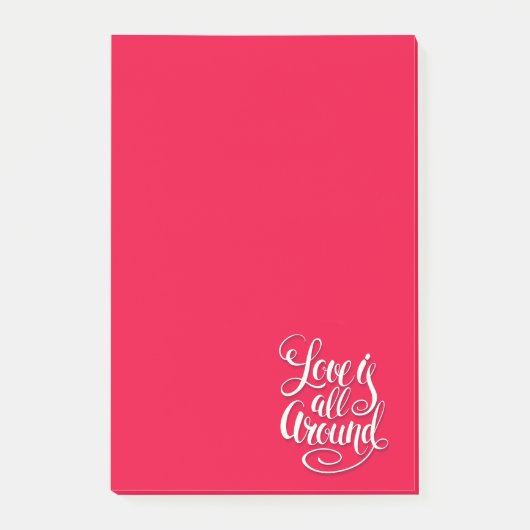 愛はすべてのスクリプトのまわりにレタリングピンク ポストイット (正面)