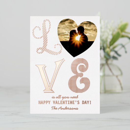 愛はバレンタインデーのフォイルのカードを必要とするすべてである 箔シーズンカード (立ち正面)