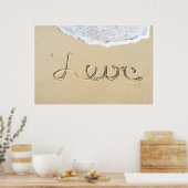 愛はビーチの砂の上に彫られた看板 ポスター (キッチン)