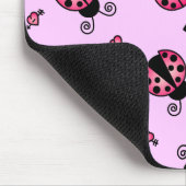 愛はピンクのてんとう虫を煩わせます マウスパッド (コーナー)