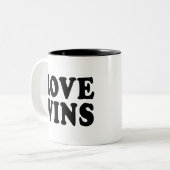 愛はマグに勝ちます ツートーンマグカップ (正面左)